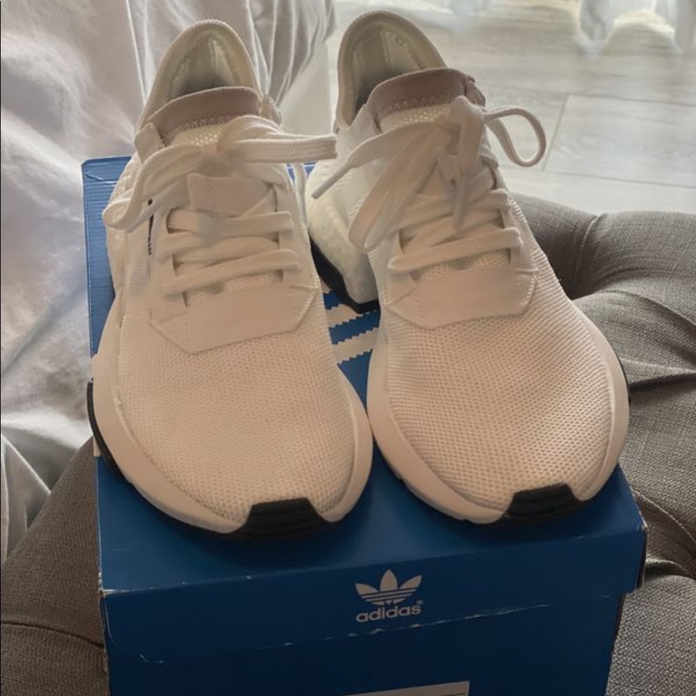 White adidas sneakers in big kids size 6